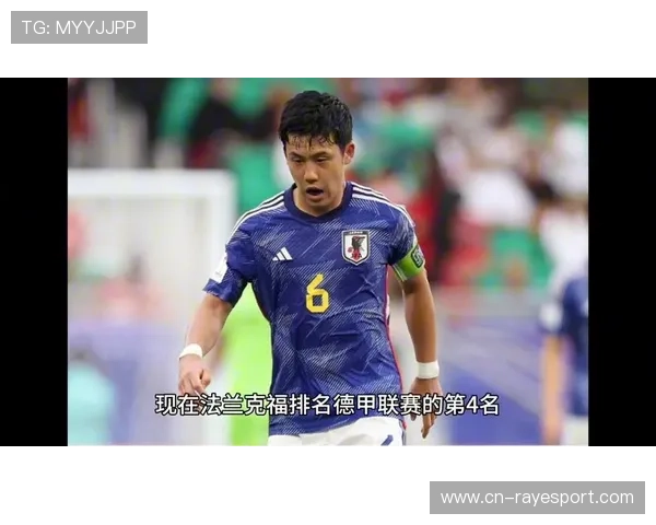 终场哨响，利物浦客串右后卫的远藤航掩面落泪被担架抬出