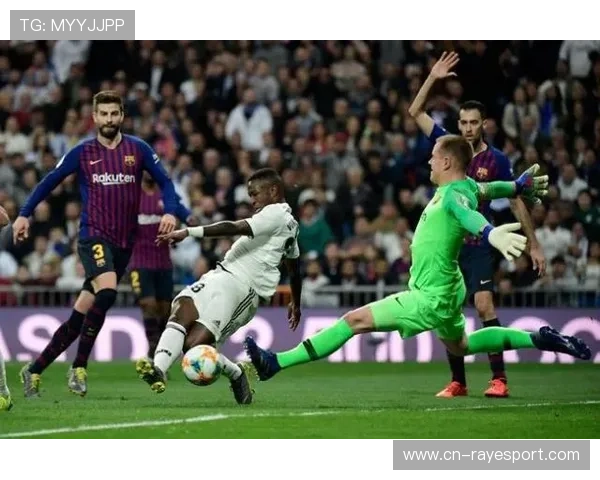 维尼修斯进球庆祝遭嘘，本菲卡球迷扔掷物品干扰比赛